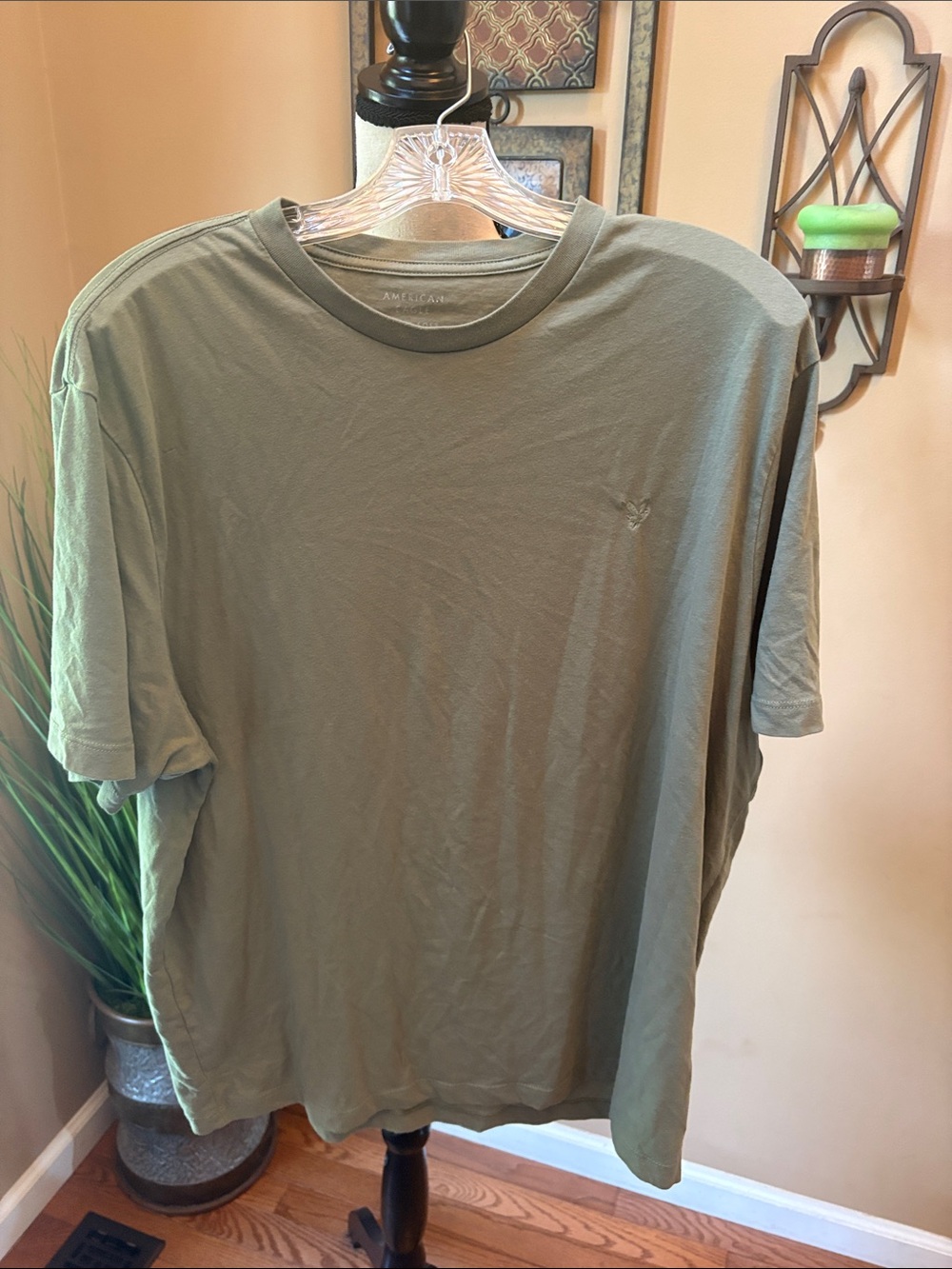 American Eagle Outfitters Men’s Sage Green Crew Neck T‑Shirt